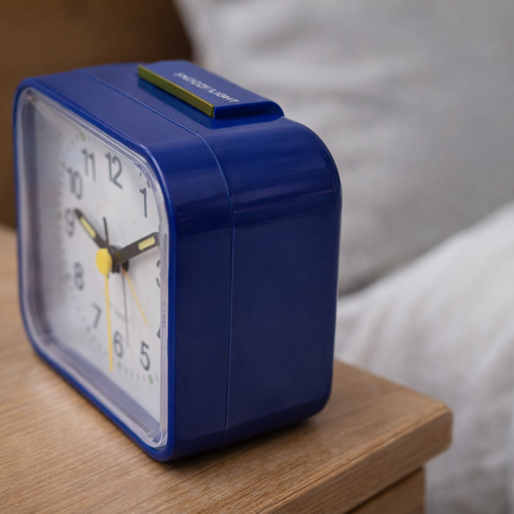 Analog Bedside Alarm Clock with Silent Movement, Night Light, and Snooze Function for Peaceful Mornings 3