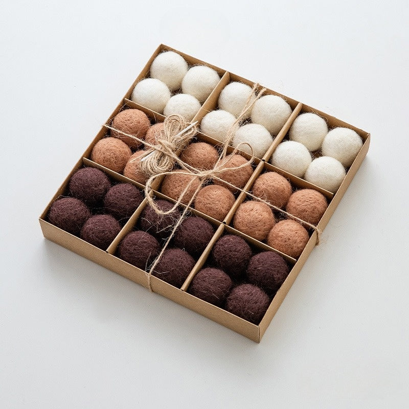 ArcticFlakes | Gör-det-själv filt snöbollskit för juldekorationer 1