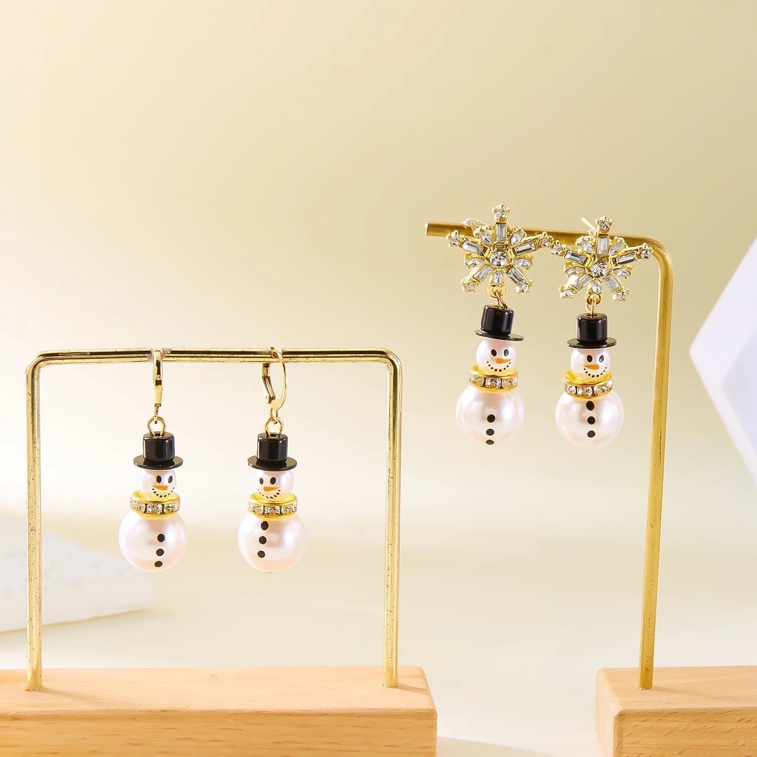 CrystalChill | Glänsande snöflingeörhängen för julklappar 1