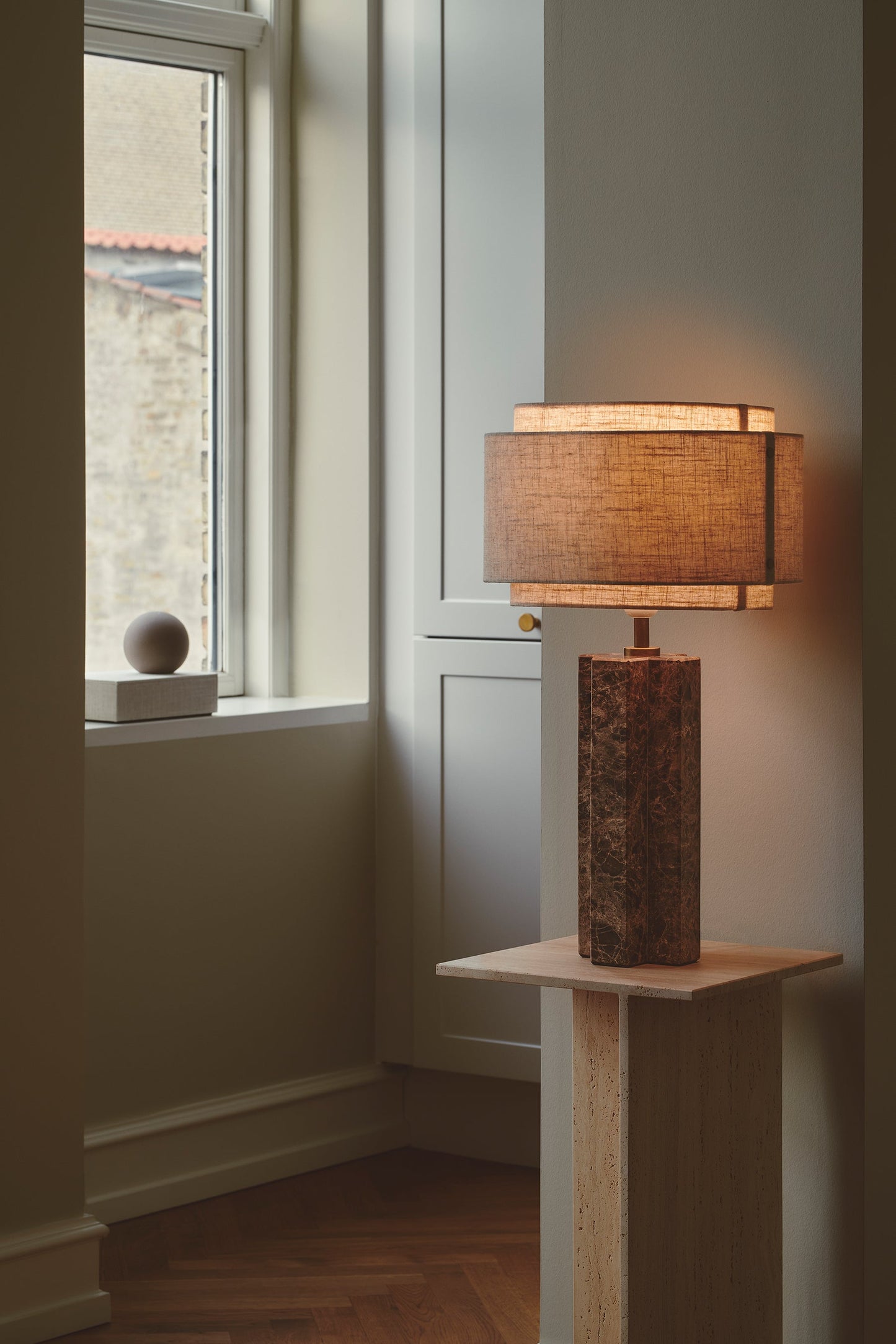 Elegant Beige Table Lamp with Brown Marble Base and Linen Shade – Modern Architectural Design 1