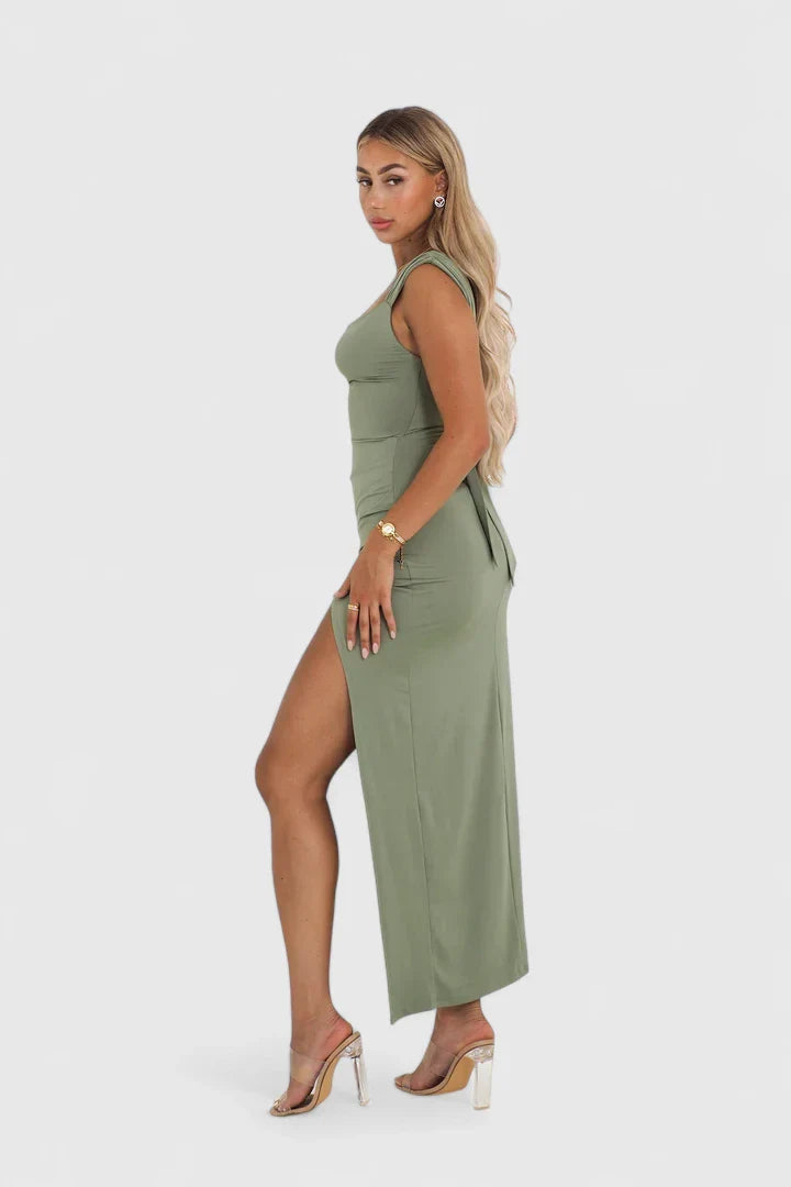 Elegant Maxi Dress with Gathered Shoulder Straps and High Slit 5