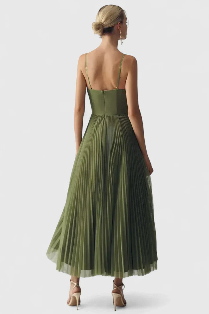 Elegant Midi Dress with Sweetheart Neckline and Open Back 3
