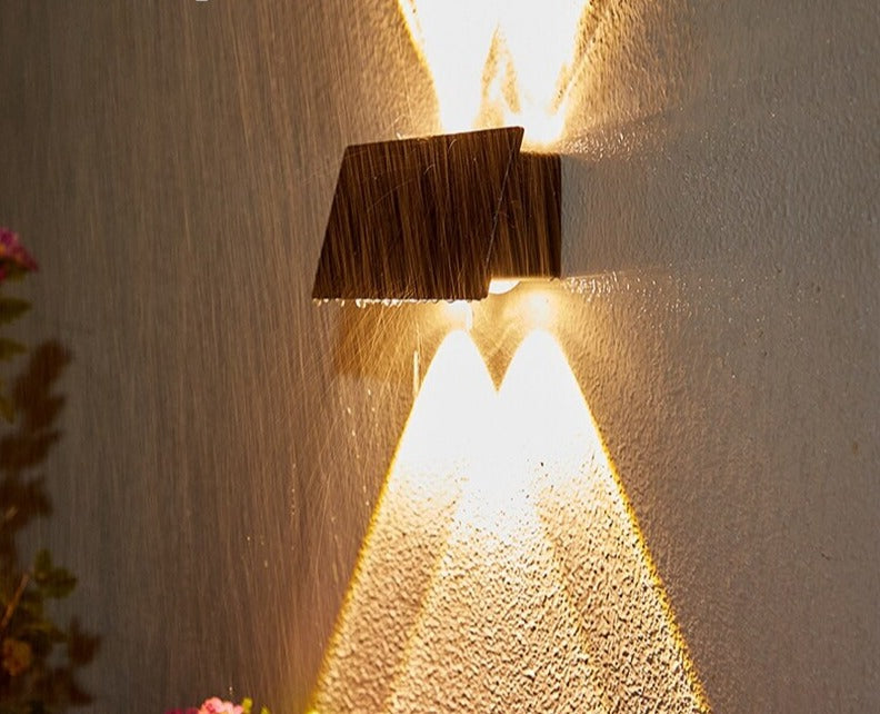 Elegant Solvägglampa med Solenergi och IP65 Vattentålighet – Modern Utomhusbelysning 2