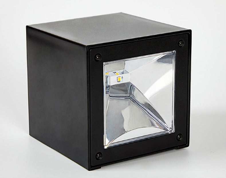 Elegant Utomhusvägglampa med Solenergi för Stämningsbelysning – Väderbeständig och Långvarig 6