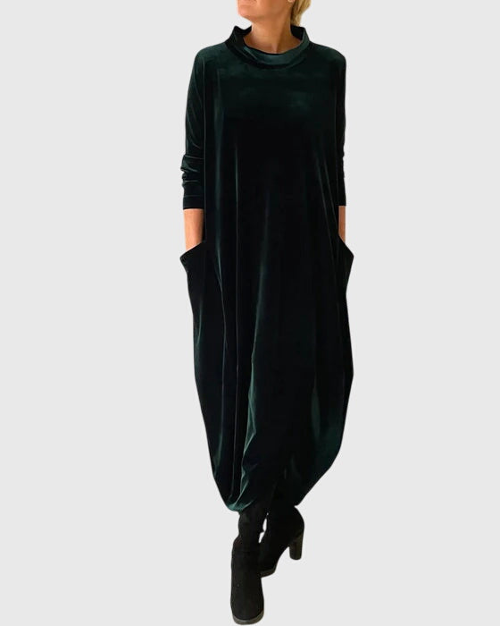 Elegant Velvet Dress for Sophisticated Occasions 0