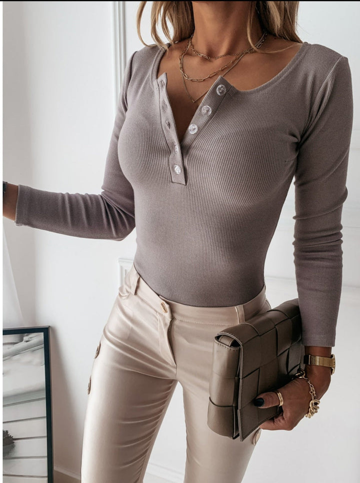Elegant Women's Casual Top - Timeless Design for Versatile Styling and Effortless Everyday Chic 3