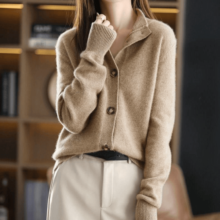 Elegant Women’s Lightweight Knit Cardigan for Layering and Everyday Wear 2