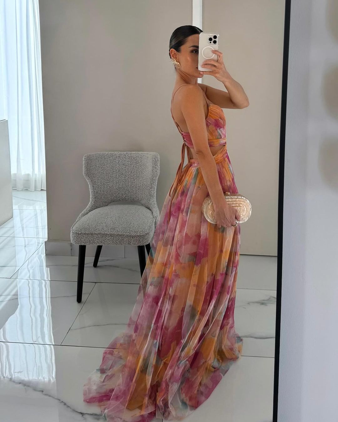 Elegant Women's V-Neck Maxi Dress with Flowing Skirt 2