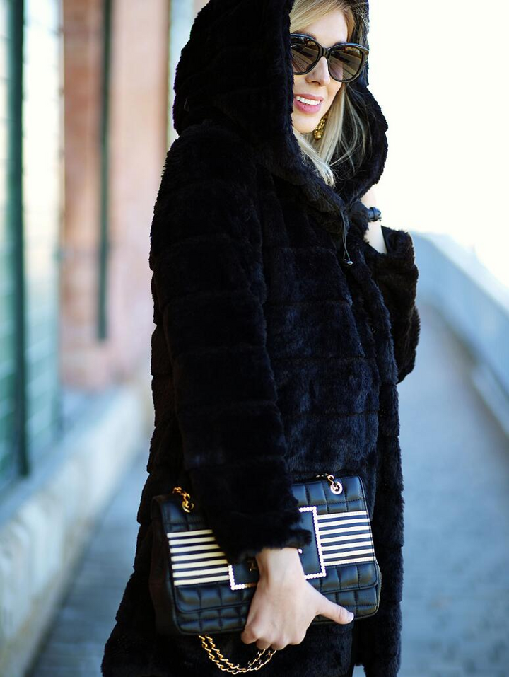 Elegant Women's Winter Coat - Stylish Warm Outerwear for Cold Weather 3