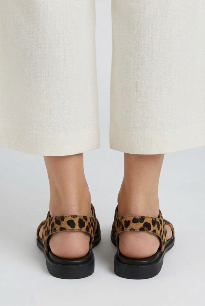 Orthopedic Leopard Print Flat Sandals with Arch Support and Slingback Strap for Women 3