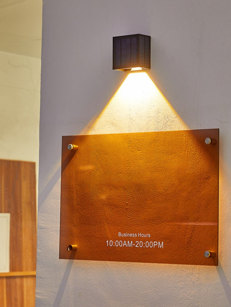 Solcellsvägglampa Utomhus med Automatisk Sensor – Vattentålig Trädgårdsbelysning för Elegant Utebelysning 2