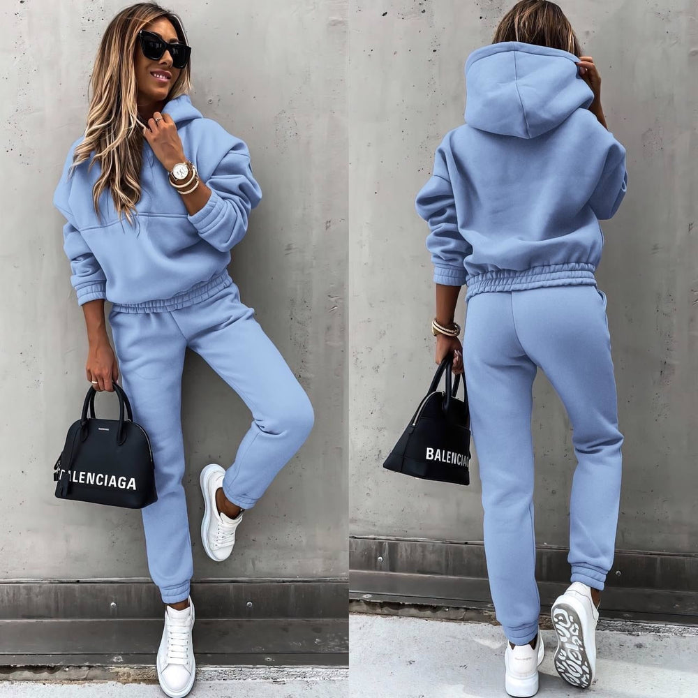 Stylish 2-Piece Tracksuit Set for Women - Comfortable Casual Wear 1