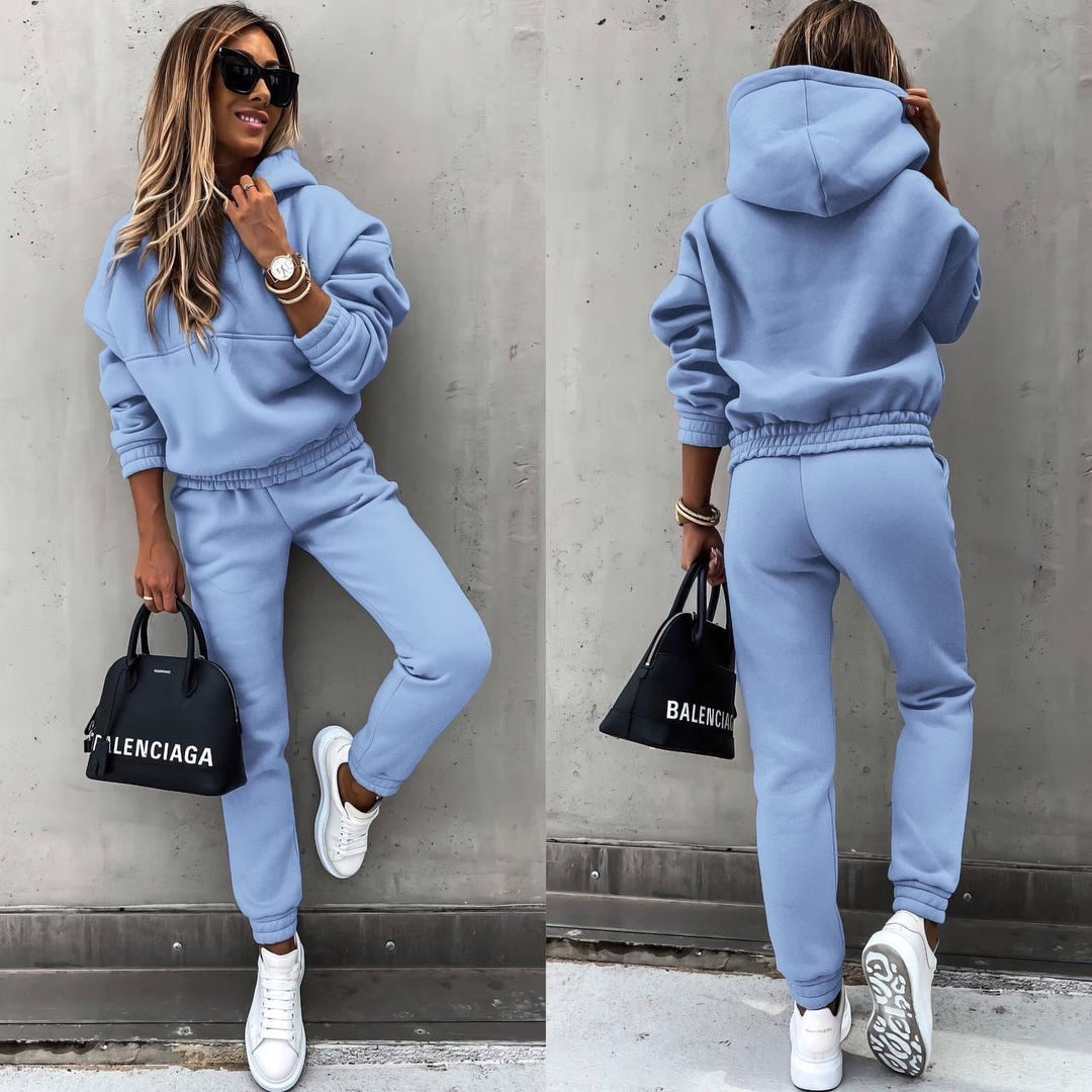 Stylish 2-Piece Tracksuit Set for Women - Comfortable Casual Wear 1