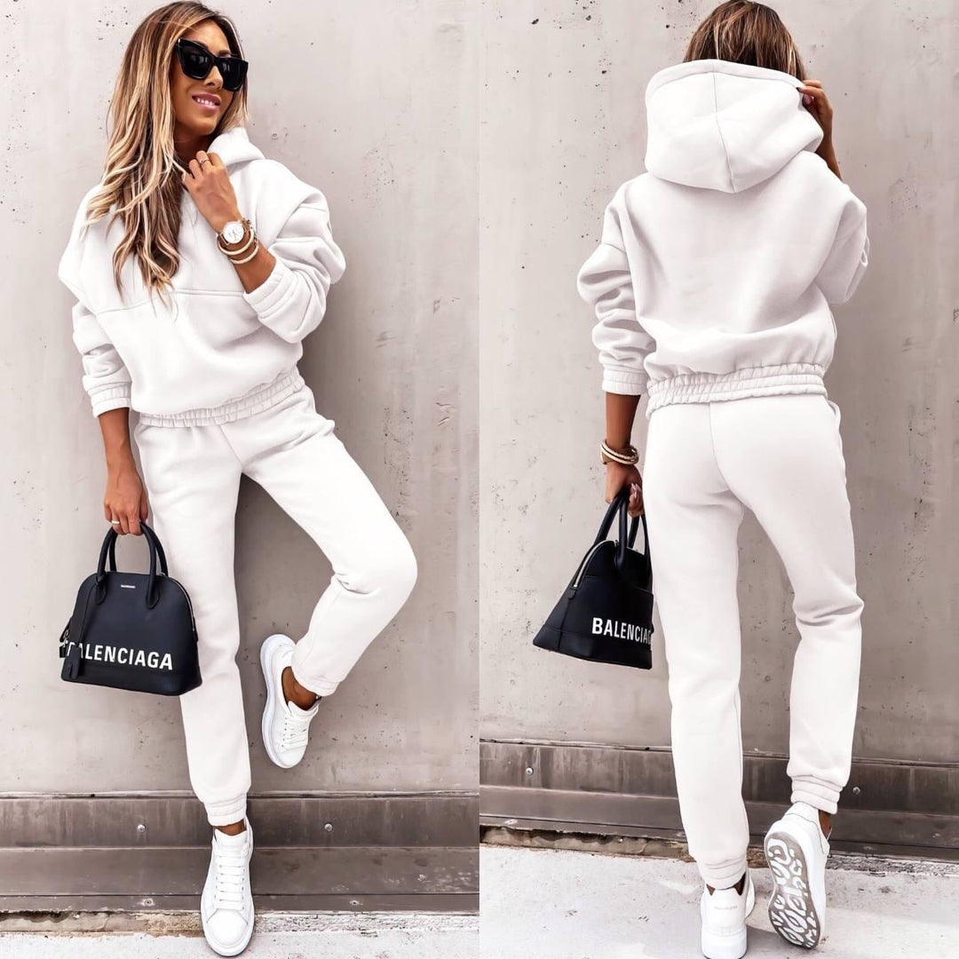 Stylish 2-Piece Tracksuit Set for Women - Comfortable Casual Wear 2