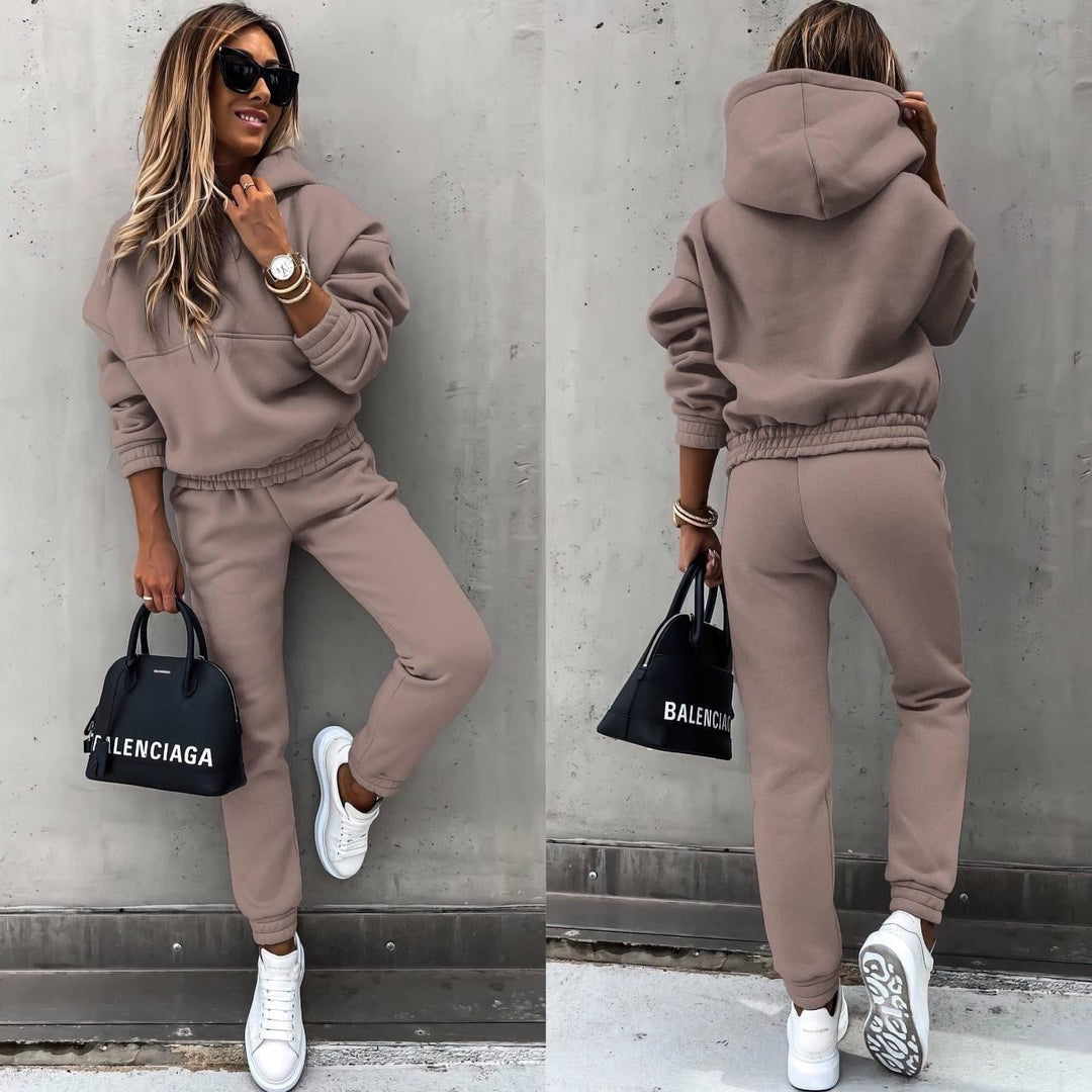 Stylish 2-Piece Tracksuit Set for Women - Comfortable Casual Wear 3