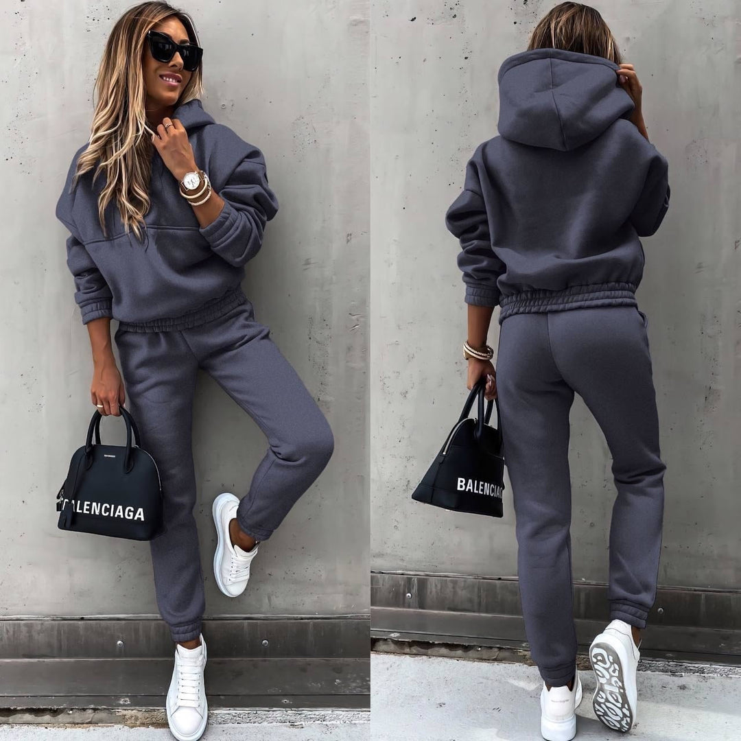 Stylish 2-Piece Tracksuit Set for Women - Comfortable Casual Wear 4