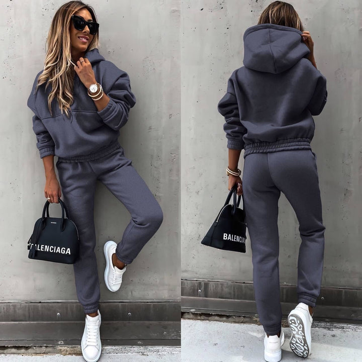 Stylish 2-Piece Tracksuit Set for Women - Comfortable Casual Wear 4