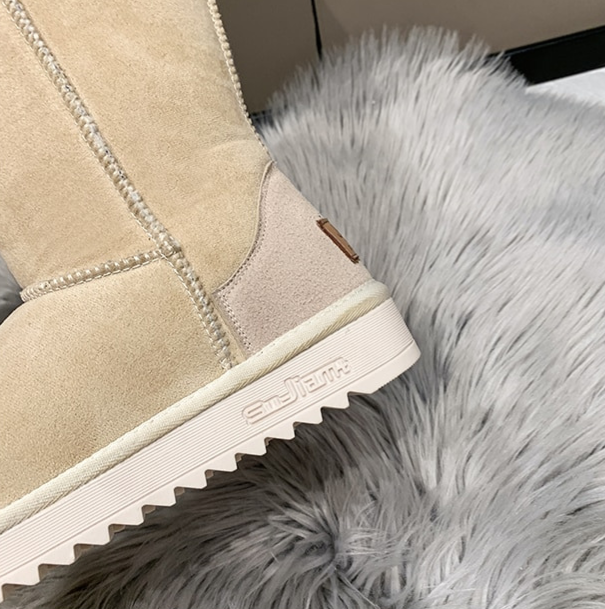 Warm Winter Boots with Soft Lining and Durable Grip for Cold Weather 4