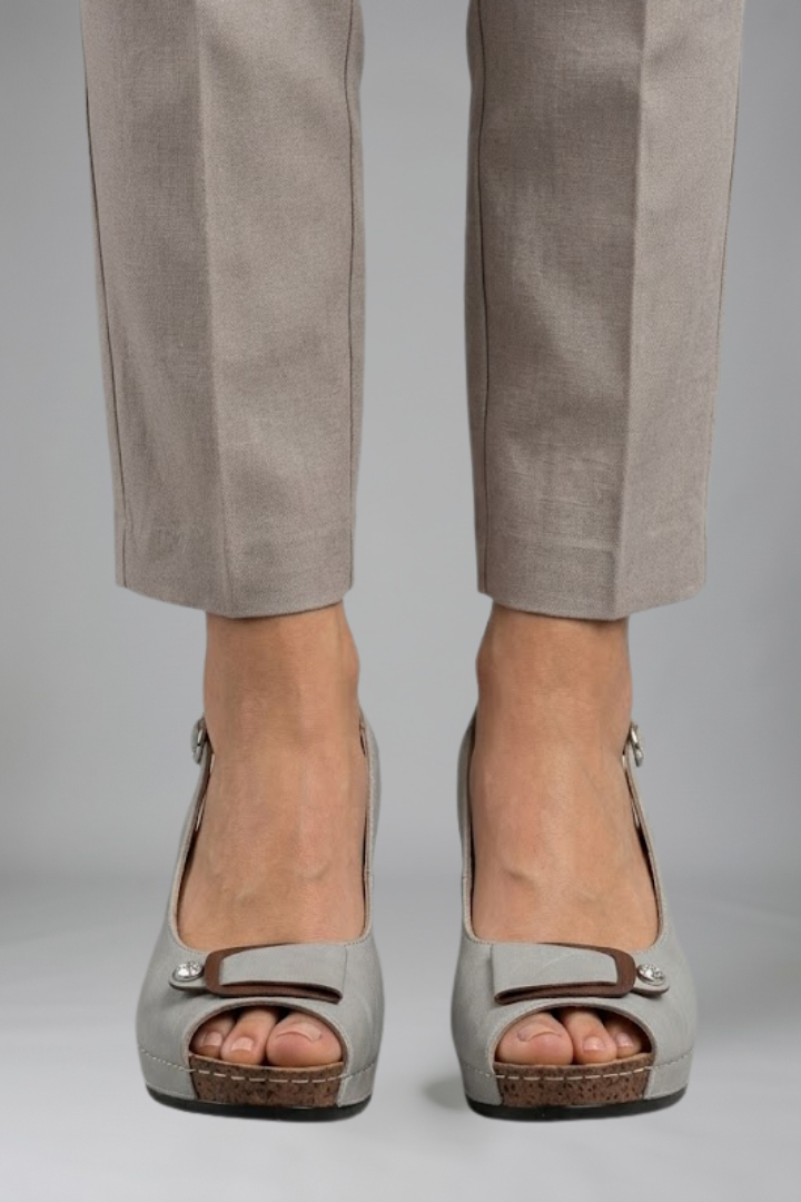 Women's Orthopedic Sandals with Arch Support, Adjustable Buckle for Summer Comfort and Style 3
