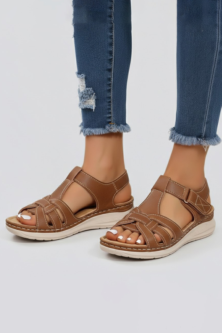 Women's Orthopedic Sandals with Arch Support and Adjustable Straps for Comfort and Style 3
