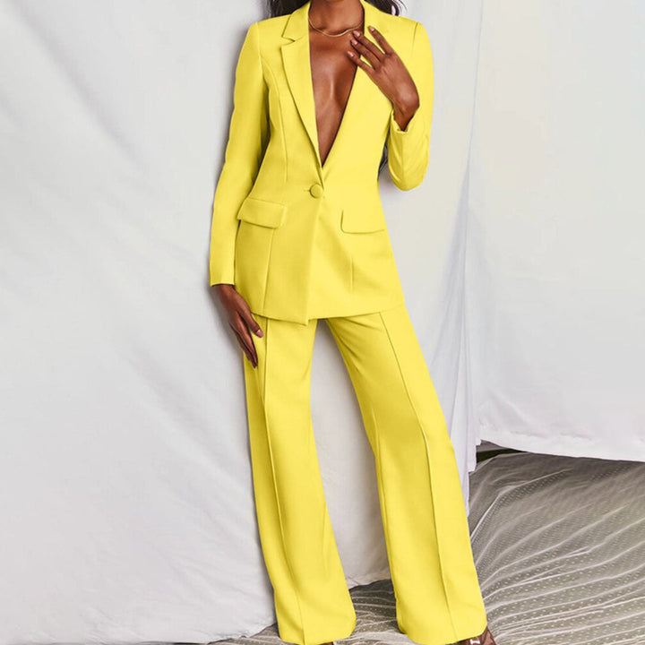 Women's Tailored Blazer and Trousers Outfit for Professional and Formal Occasions 0