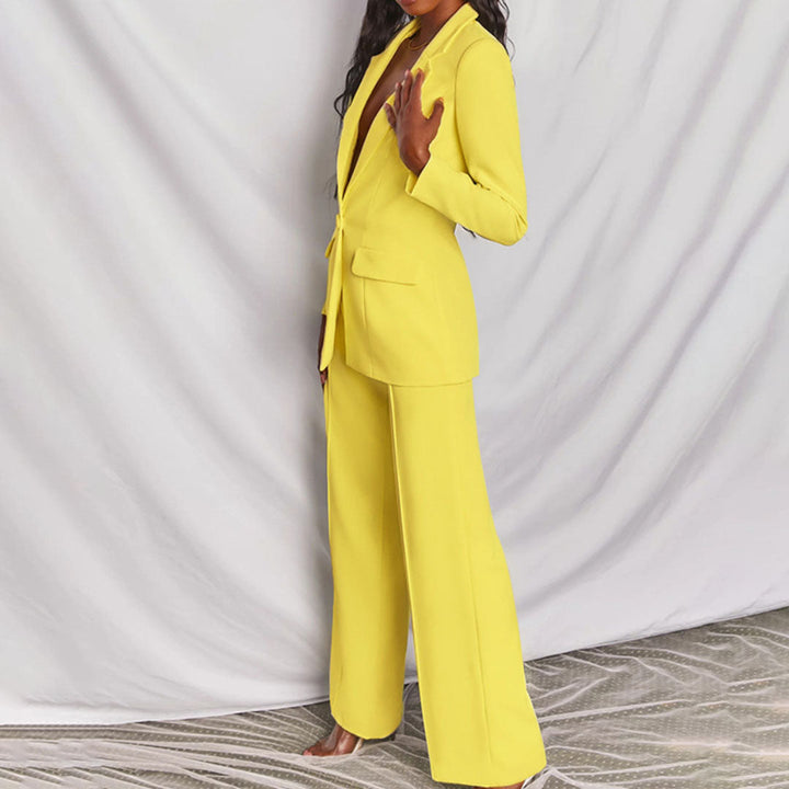 Women's Tailored Blazer and Trousers Outfit for Professional and Formal Occasions 2