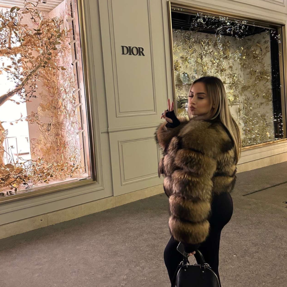 Women's Winter Coats - Tailored Faux Fur Jacket for Stylish Layering and Warmth 2